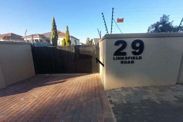 This property is located on Linksfield road and consists of a 5 Bedroom, 3 Bathroom House, as well as a separate, spacious 1 Bedroom, 1 ...