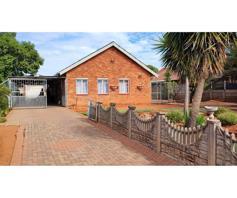 House for sale in Beaconsfield