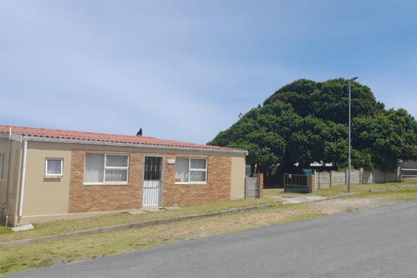 JOINT MANDATE

Tucked away in the heart of Gansbaai, this enchanting 70-year-old home ...