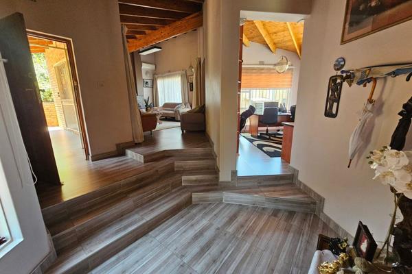 &quot;Prestigious Bassonia Residence: Luxury Living with Flatlet &amp; Scenic Views&quot;

Set on an expansive 1770 sqm stand in the ...