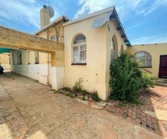 House for sale in Roodepoort North