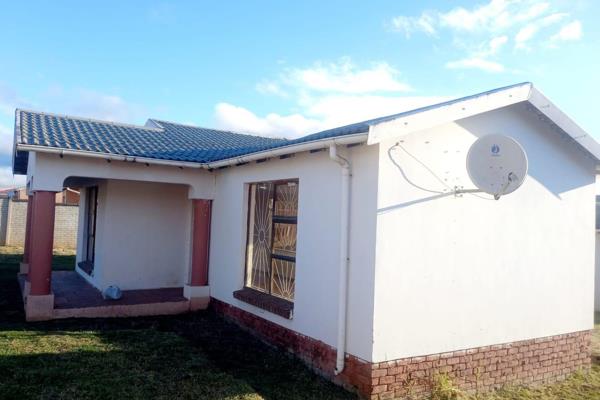 House for sale  in Club view King Williams town. 
Mbabala Estate Agency  offers an opportunity to own this lovely  3 bedroomed house ...