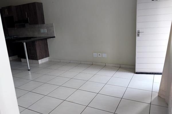 this warm beautiful apartment situated in the picturious Silver pine estate  hosts a dining room apon entrance,clean neat snd tiled ...