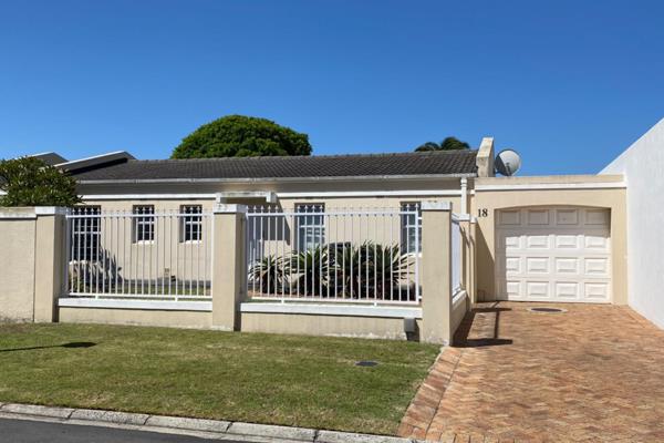 Spacious 3-Bedroom Family Home with Swimming Pool for Rent in Edgemead

Available from ...