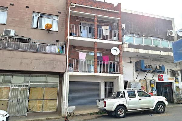 TONGAAT CENTRAL: Investment in this multistorey property that has adopted  and  adapted to the area 
The property includes 3 ...