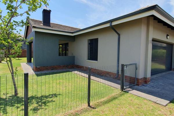 MODERN AND SOPHISTICATED THREE BEDROOM HOUSE WATERKLOOF MARINA RETIREMENT ESTATE

Bright and Airy Three-Bedroom Home with Modern ...