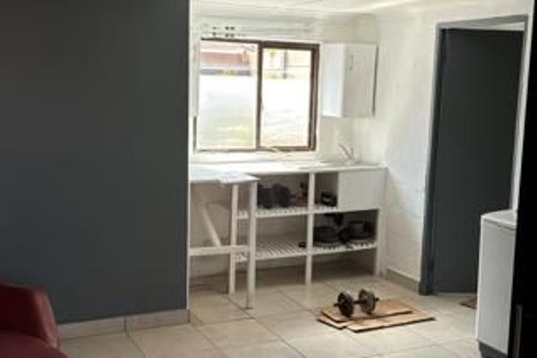 Spacious one room bachelor flat to let .
Within walking distance from Town, near all basic amenities such as Pick n Pay and Banks.
In ...