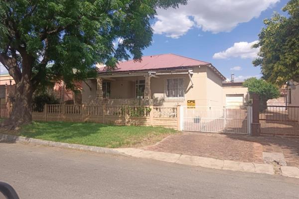 Don&#39;t miss miss this golden oldie!! , walking distance to Alberton city , comprises of large kitchen , nice size lounge , entrance ...