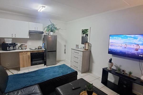 This stunning 1 bed, 1 bath apartment is the ideal investment property. 
The lounge / kitchen offers beautiful open plan living.
The ...