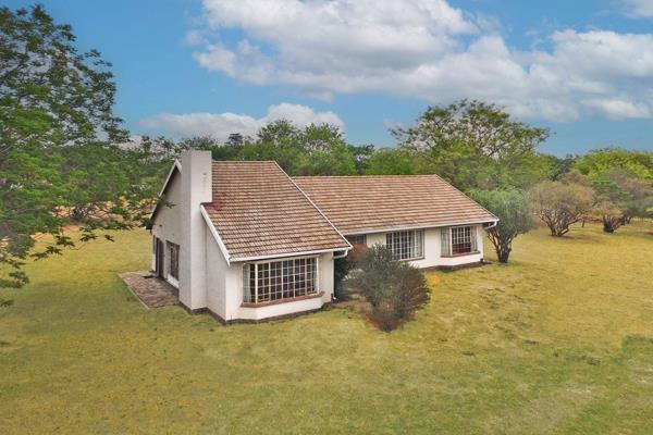 This older home on just under 1.2 ha exudes charm and has been much loved over the years. Charming entrance hall leads to the living ...