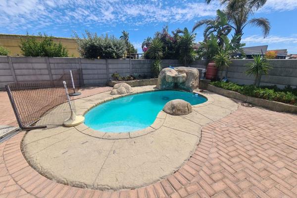 SOLE AND EXCLUSIVE MANDATE

RENOVATERS DELIGHT

This 3-bedroom face brick home on Raats Drive in Tableview is perfect for families and ...