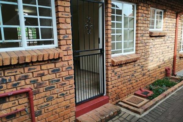 Nestled in a prime location close to Centurion Mall and opposite OutSurance, this 2-bedroom simplex offers a comfortable living ...