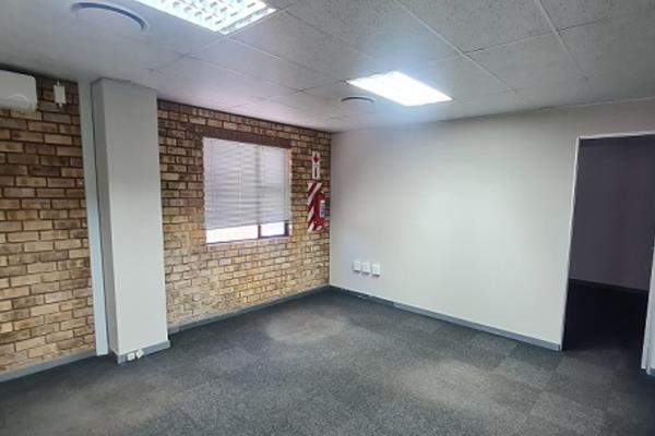 We have rental office space available in Kathu. Which is immediately available. The space is 247m2 and consists of the following:

* ...