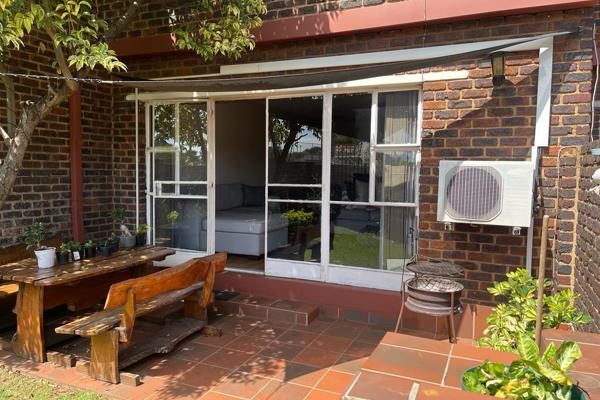 Charming two-bedroom Townhouse to rent in Pierre van Ryneveld, Centurion. Situated in the very popular Berseba Complex. Centrally ...