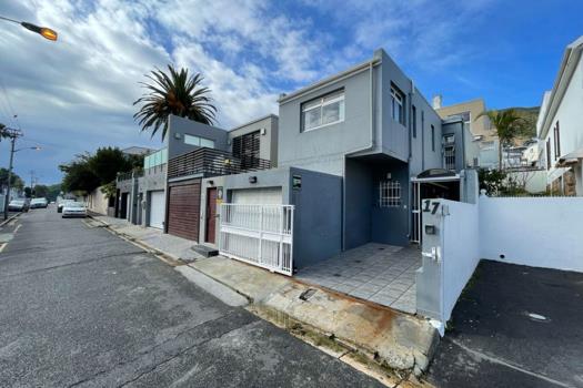 3 Bedroom House for sale in Sea Point