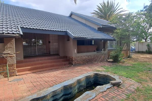 This house features 5xspacious bedrooms and 3xmodern bathrooms and waling distance to schools. Living area with pre paid ...