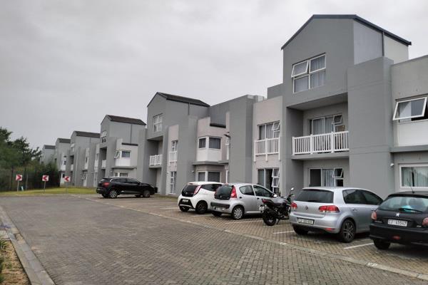 This newly constructed 2-bedroom apartment, located in the popular and secure Bergendal Country Villas estate, is an excellent ...