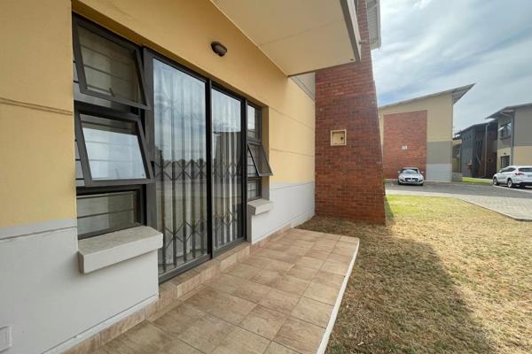 This unit consists of a large open plan living area which can be turned into a lounge and dining area. The living area also has sliding ...