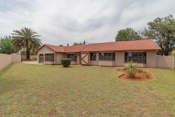 This stunning 3-bedroom home is all about easy living and thoughtful design. With built-in cupboards in every bedroom and sleek tiling ...