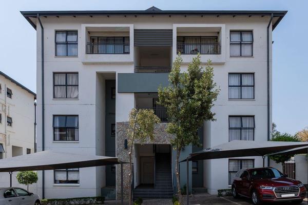 Situated in the heart of this sought after complex in Westlake Eco Estate in Modderfontein.  1st floor spacious 3 bedroom apartment ...