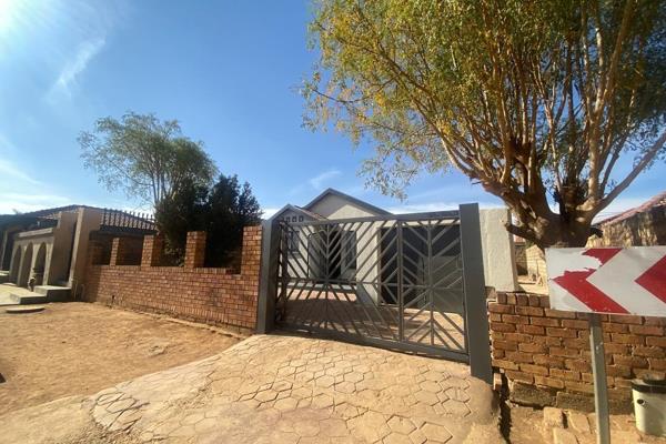 X2 bedrooms house for sale in soshanguve WW next to Crossing Mall
Open plan kitchen with fitted cupboards , Full bathroom with separate ...