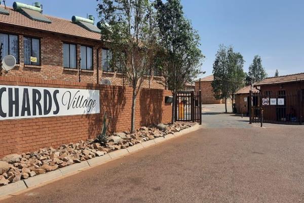 X2 bedrooms apartment for sale in Orchards Pretoria  north
Open plan ,Fitted with modern cupboards , Lounge ,Full bathroom , X2 ...