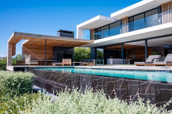 Exclusive Mandate
This solar-powered off-the-grid residence, designed by a renowned architect, is one of the most desirable properties ...