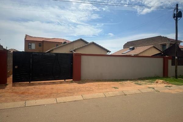 This  fully tiled family home is situated in Protea Glen Ext 24 and close to Glenridge Shopping Mall.  It boasts of 3 bedrooms and 2 ...