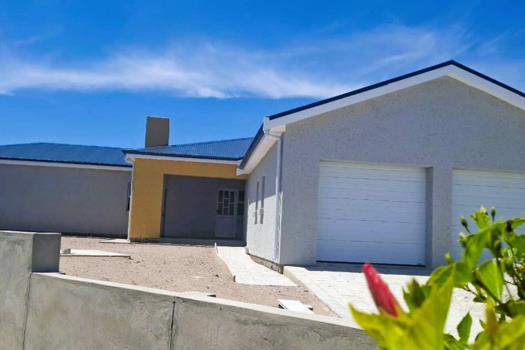 3 Bedroom House for sale in Perlemoenbaai