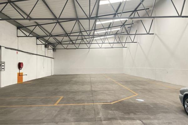 Prime warehouse to let
Located in Gants Plaza
Easy access from N2

410 m2

Large open warehouse
2 roller shutter doors
Office
Shared ...