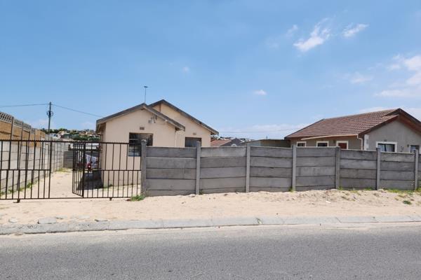 Discover the potential of this inviting three-bedroom home nestled in the vibrant community of Litha Park, Khayelitsha. Perfect for ...