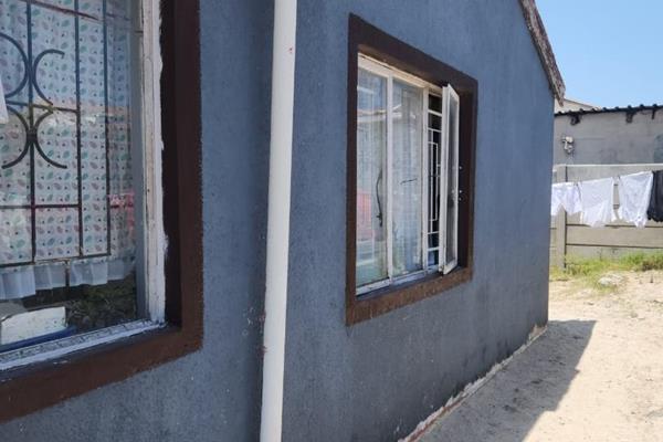 Discover the potential of this inviting 3-bedroom home located in the vibrant community of Litha Park, Khayelitsha. Perfect for ...