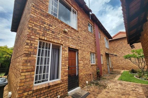 2 Bedroom duplex in well-managed complex in Annlin. Close to Laerskool Stephanus Roos and Sinoville Shopping Mall, as well as many ...