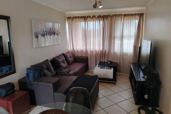 SOLE MANDATE

Situated in a popular complex in Middelburg Central
Offers a spacious bedroom and bathroom (with bath)
Open plan ...