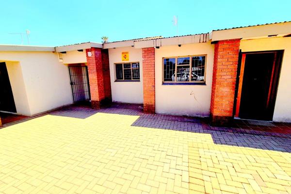 This office space offer a reception area, a admin room and 3 offices. Own bathroom and kitchen. Water &amp; Electricity is sub metered.