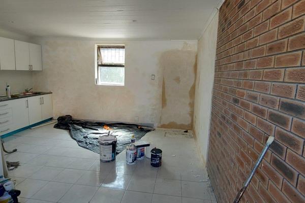 Seeking a compact bachelor flat for rent? 
Monthly Rent: R7500 
AVAILABLE FROM: 15 December 2024 
A Bachelor&#39;s Flatlet on an ...