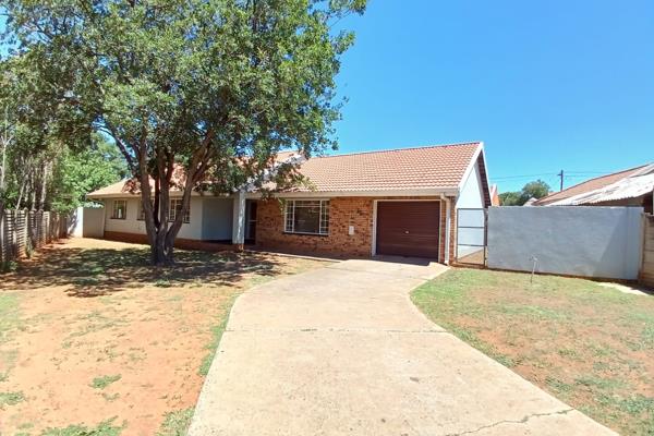 Beautiful kitchen with wooden cupboards and granite countertops. Open plan lounge and dining room, neatly tiled. 

4 Bedrooms all ...