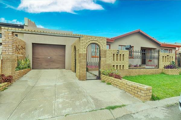 Check out this lovely 3 bedroom 2-bathroom house in the beautiful Pimville neighborhood. This lovely property features 3 bedrooms all ...