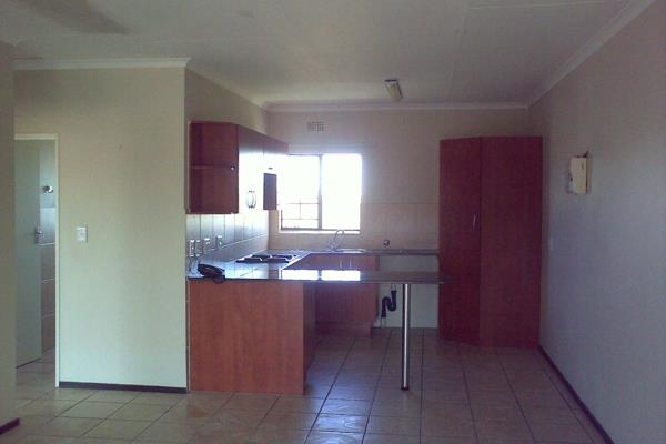 Spacious upstairs unit available from 1 January 2025. 
2 Bedrooms, 1 full bathroom ...