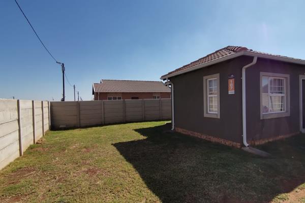 This charming 3-bedroom house is located in the heart of Savannah City, offering a ...