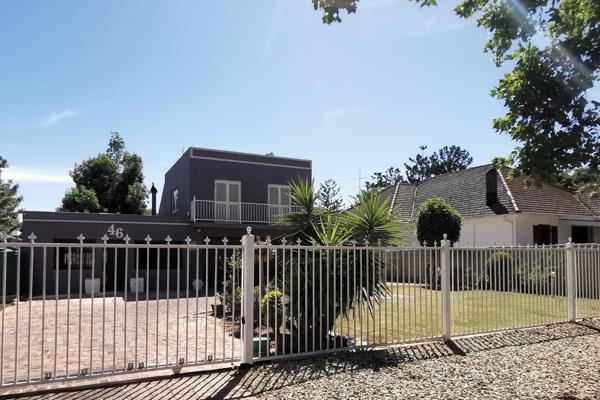 Seeff Worcester is proud to present this stunning modern family home located in the ...