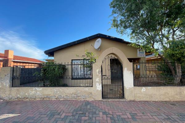 4-Bedroom Property for Sale in Pimville Zone 5, Soweto

This charming property in the popular Pimville Zone 5 area offers a total of ...