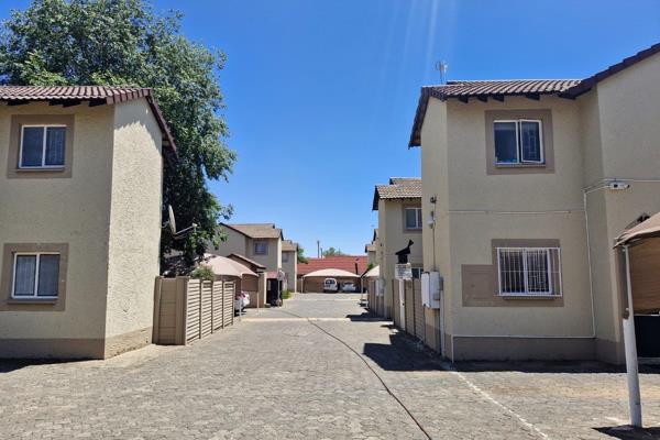 A cozy and secure duplex townhouse in a charming complex in Gardenia Park is now available for sale and ideal for young professionals ...