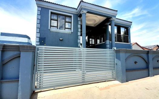 5 Bedroom House for sale in Ebony Park