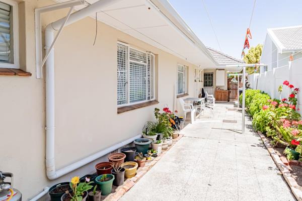 This delightful, fully furnished one-bedroom garden cottage offers a comfortable and ...