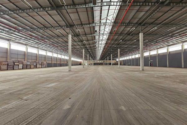 Freestanding Warehouse spanning approximately 11,500sqm, is available to let in Pomona. ...