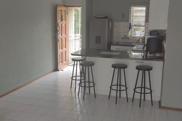 Spacious 2 bedroom 1 bathroom complex 

Big kitchen and lounge to unwind ...