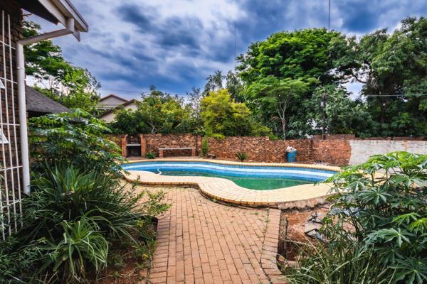 This spacious three bedroom, two bathroom house (280m2) offers the perfect blend of ...