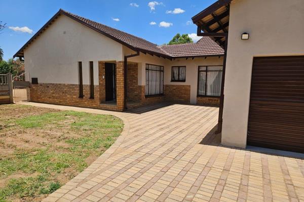 3 Bedrooms 
2  Spacious living rooms
2 Bathrooms - Main bedroom - En-Suite
Neat kitchen with lots of cupboards
Double Garage ...