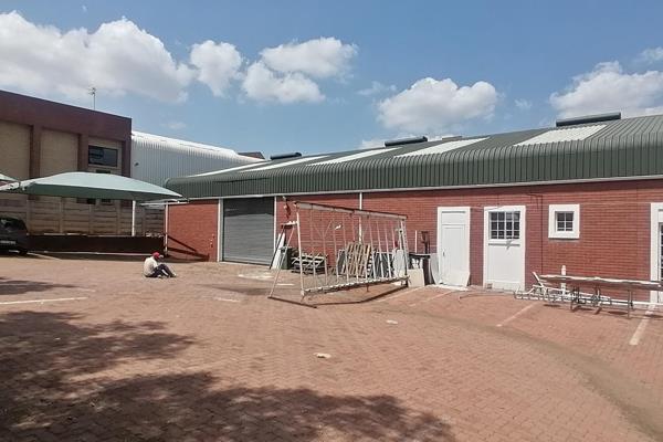 Neat stand alone building in the 24/7 secure Foundersview/hill industrial estate. ...